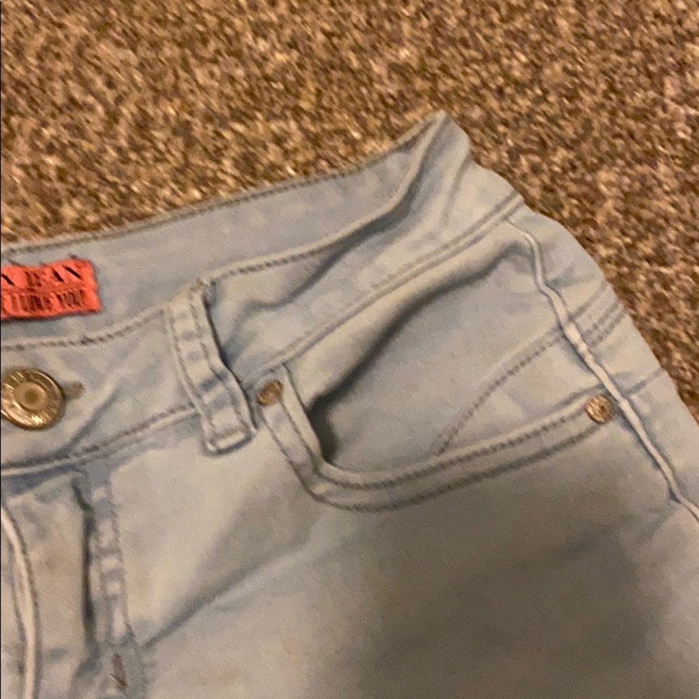 Shorts - Picture 3 of 4